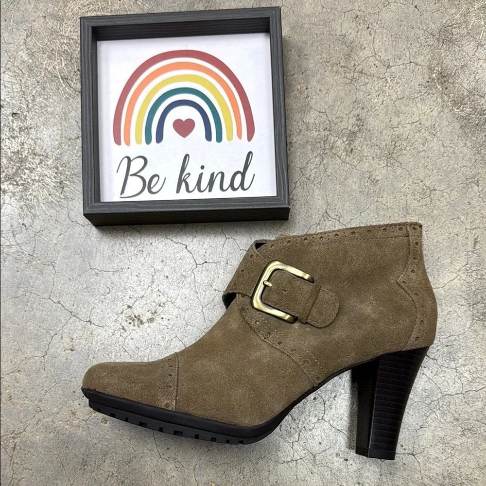 * AEROSOLES Tan Heeled Boots with Side Buckle